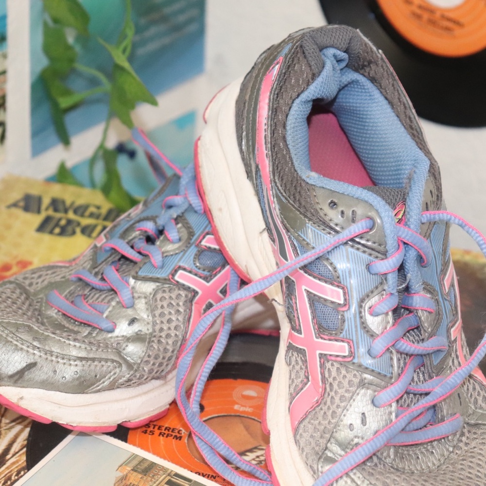 ASICS - Picture 2 of 3